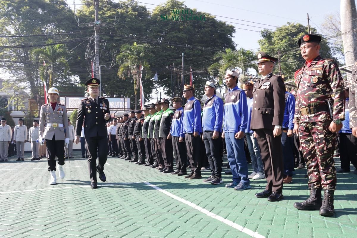 Polres Malang menggelar upacara peringatan Hari Ulang Tahun (HUT) Bhayangkara ke-80 di Lapangan Apel Polres Malang, Kepanjen Hari ini