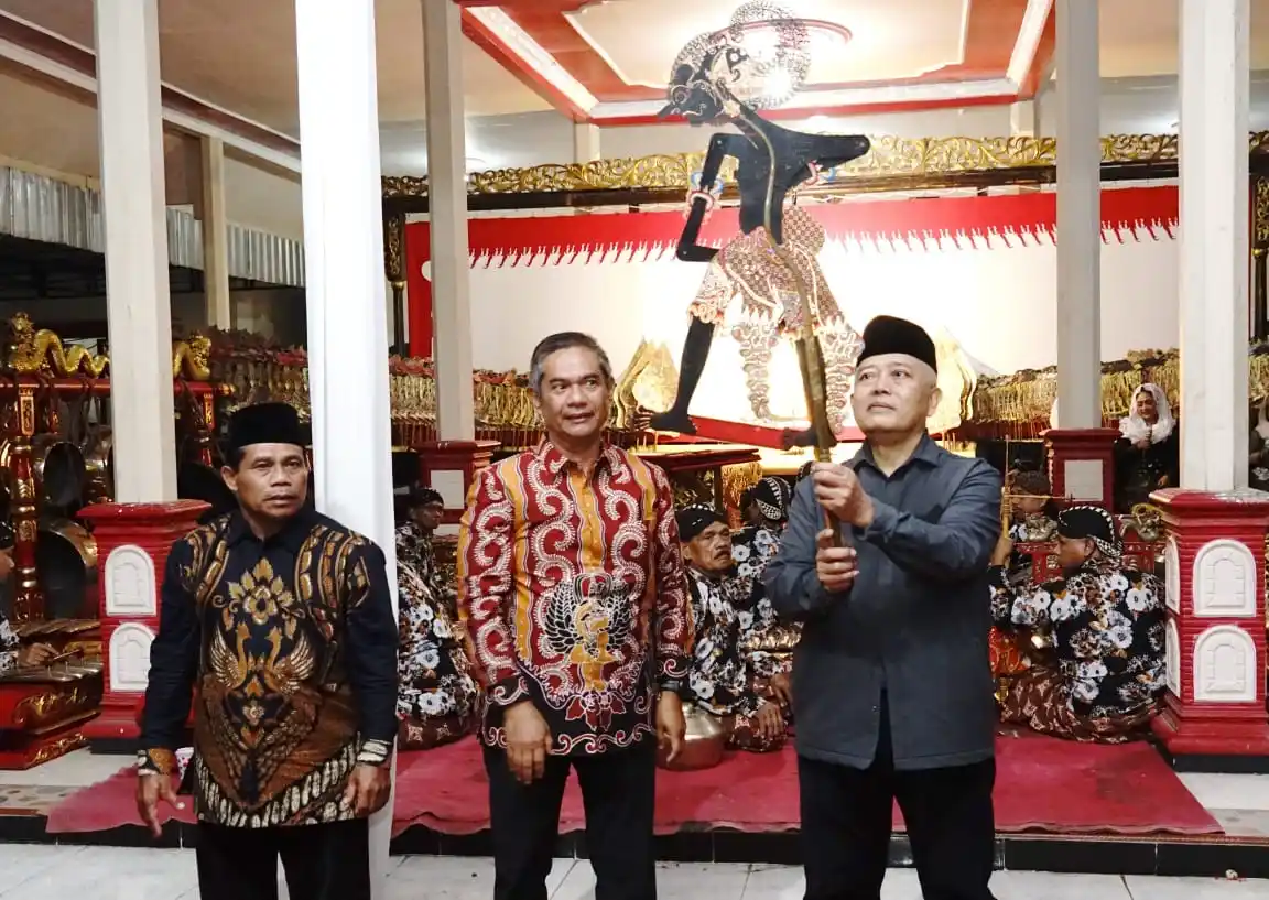 Bupati Malang Hadiri Bersih Desa Ngebruk, Lestarikan Wayang Kulit di Poncokusumo