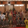 Gubernur Jatim & Wabup Malang Serahkan Penghargaan untuk Sanggar Tari Kabupaten Malang