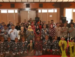 Gubernur Jatim & Wabup Malang Serahkan Penghargaan untuk Sanggar Tari Kabupaten Malang