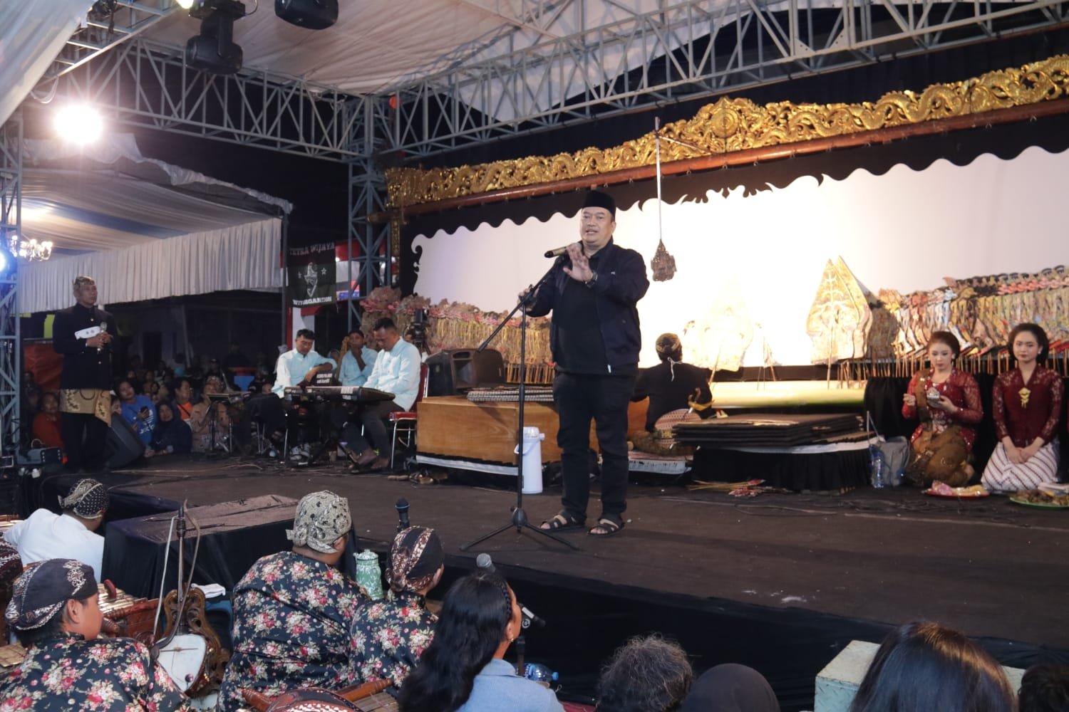 Sekda Budiar Hadiri Giat Bersih Desa Pandanlandung