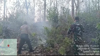 Polsek Bungatan bersama TNI dan Perhutani bergerak cepat menindaklanjuti laporan warga soal kebakaran di kawasan hutan jati pasir Putih