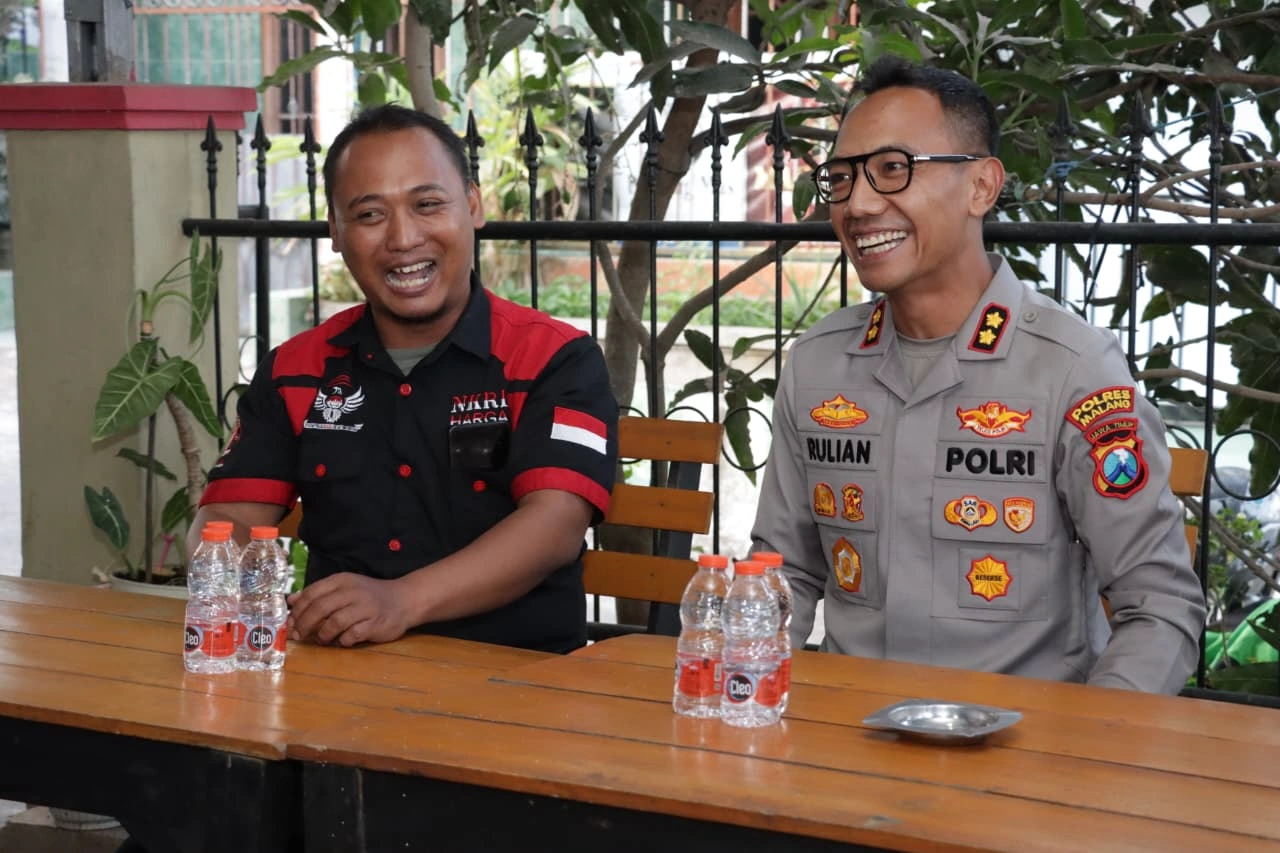Kapolres Malang AKBP Rulian Syauri mengajak para pengemudi atau driver ojek online (ojol) untuk ikut menjaga kamtibmas di Kabupaten Malang.