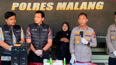 Polres Malang mengungkap komplotan spesialis pencurian baterai lithium Tower yang beraksi di 17 lokasi di Kabupaten Malang.