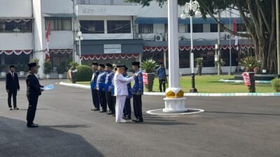 Bupati Sanusi sematkan Satyalancana Karya Satya ke 6 ASN mewakili 400 penerima di Kabupaten Malang