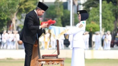 Bupati Gus Fawait pimpin Upacara HUT ke-81 RI di Alun-Alun Jember. Tegaskan pentingnya menjaga persatuan & loyalitas demi kejayaan NKRI