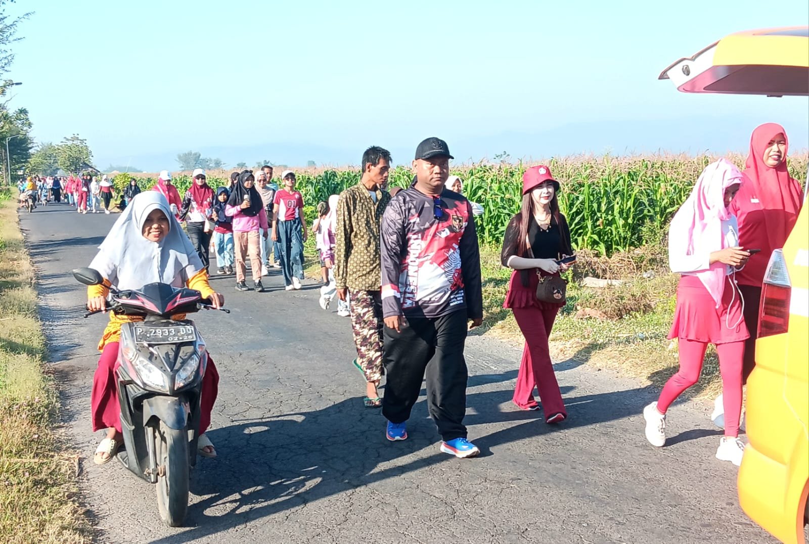 Pemerintah Desa Duwet, Panarukan, menggelar gebyar jalan sehat dalam rangka memeriahkan peringatan HUT ke-81