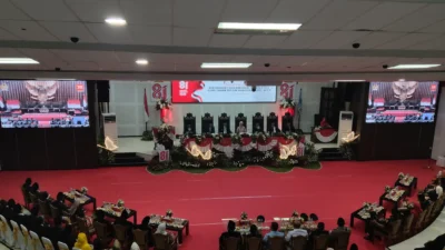 DPRD Kota Malang gelar paripurna dengarkan Pidato Kenegaraan Presiden, soroti reformasi BUMD Tunas dan target ekonomi 6 persen.