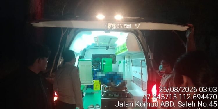 Melalui layanan Call Center 110 Polres Malang Polisi mendatangi lokasi kecelakaan tunggal di Pakis, Kabupaten Malang
