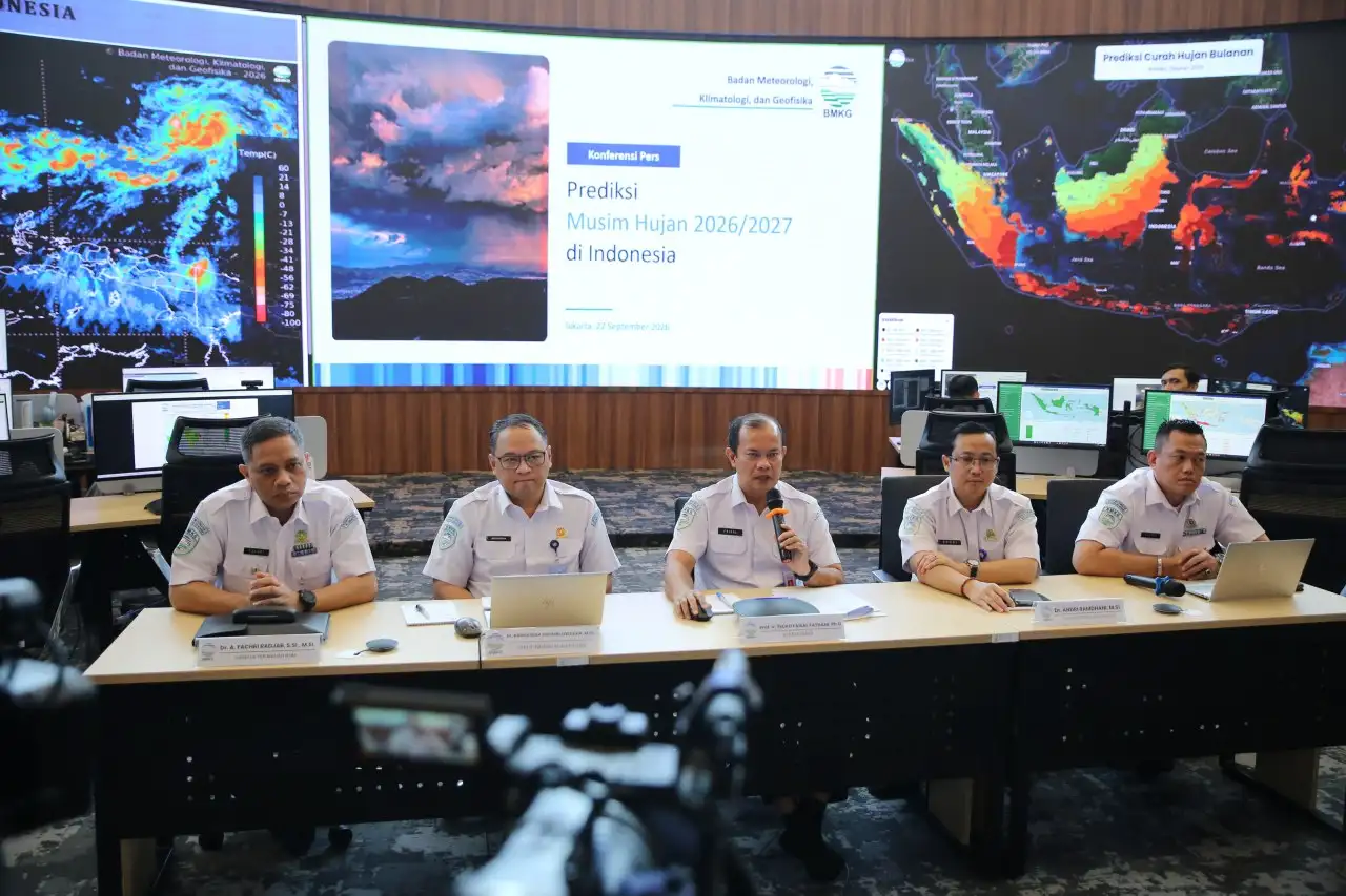 Awal dan Puncak Musim Hujan Berdekatan, BMKG Ingatkan Banjir dan Longsor