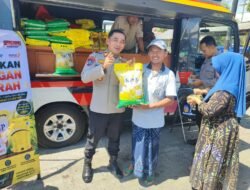 Bantu Ekonomi Warga, Satbinmas Polres Situbondo Gelar Gerakan Pasar Murah di Kapongan