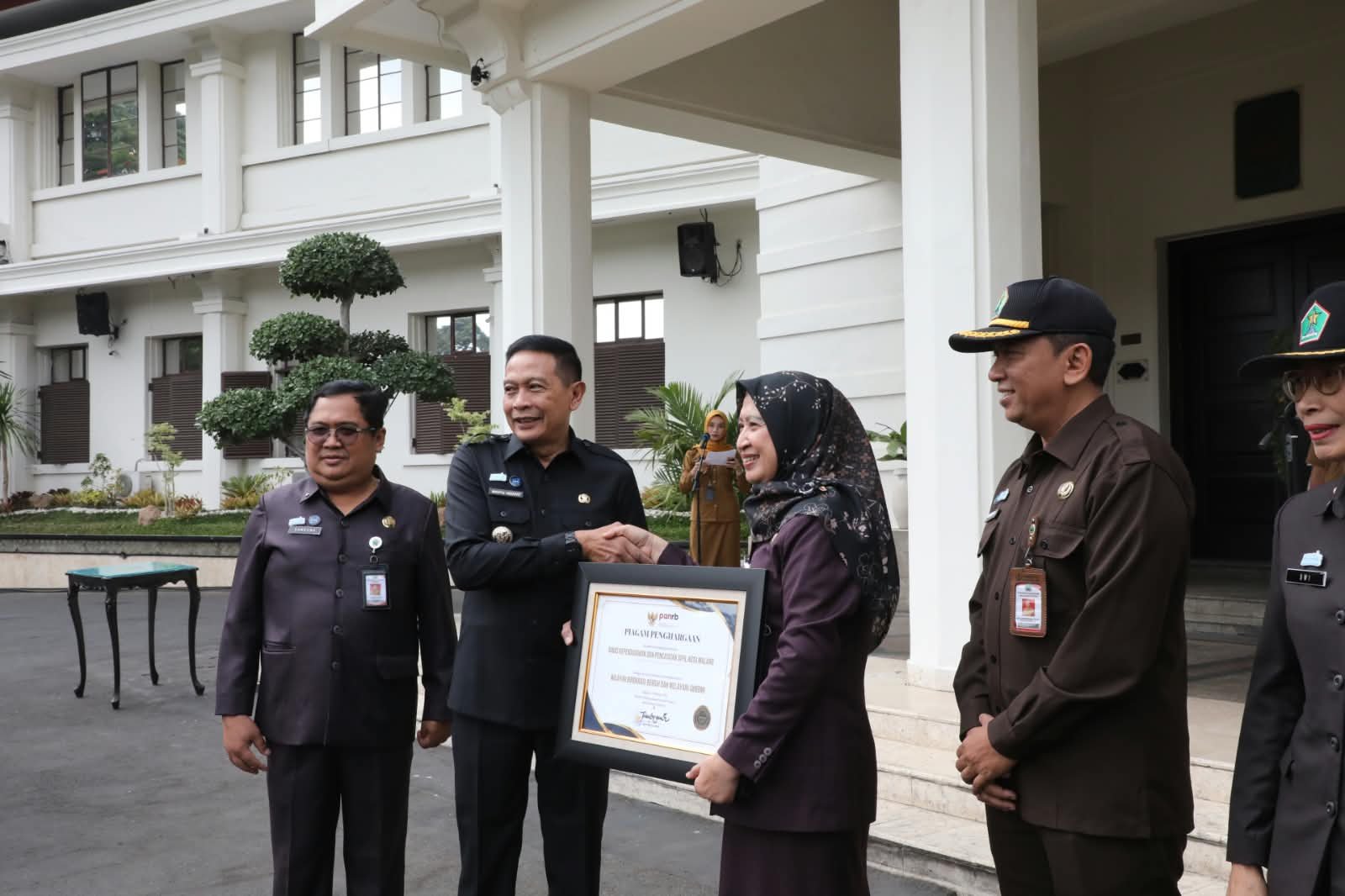 Dispendukcapil Kota Malang Raih Predikat WBBM, Pj Wali Kota Minta Jadi Contoh bagi OPD Lain