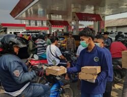 Gus Fawait Terjunkan OPD Bagikan Logistik di Antrean SPBU Jember