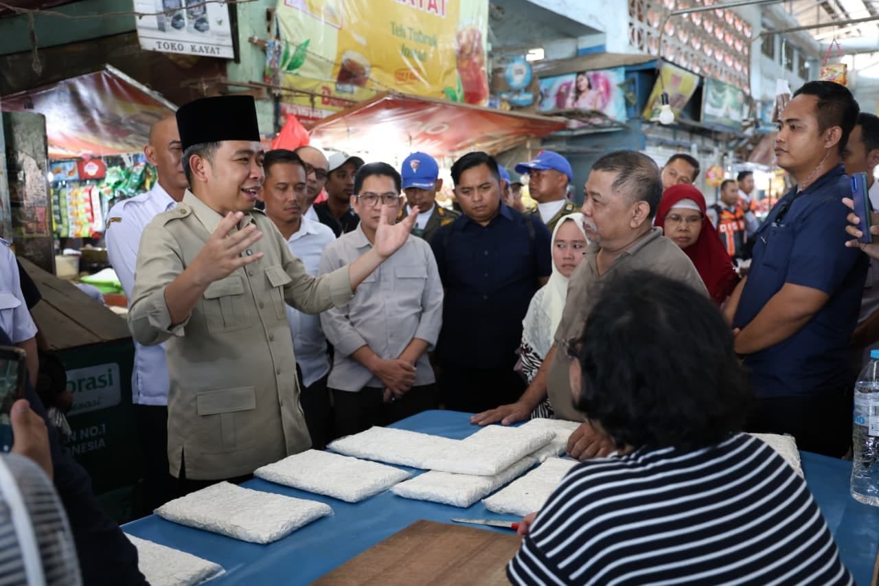 Warga RW 11 Jember Kidul Keluhkan Sampah, Bau Tak Sedap, dan Dugaan Aktivitas Miras di Jalan Samanhudi Pasar Tanjung.