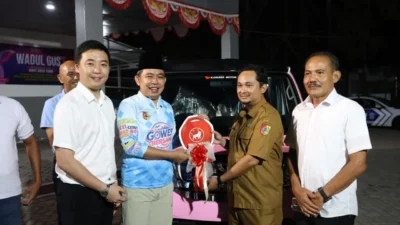 Pemkab Jember menerima bantuan armada berupa kendaraan operasional Homecare dari PT Semen Imasco Asiatic melalui CSR