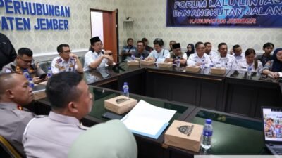 Pemerintah Kabupaten (Pemkab) Jember mematangkan tata kelola Pasar Tanjung, dengan penataan Rekayasa Lalu lintas dan jam operasional baru.