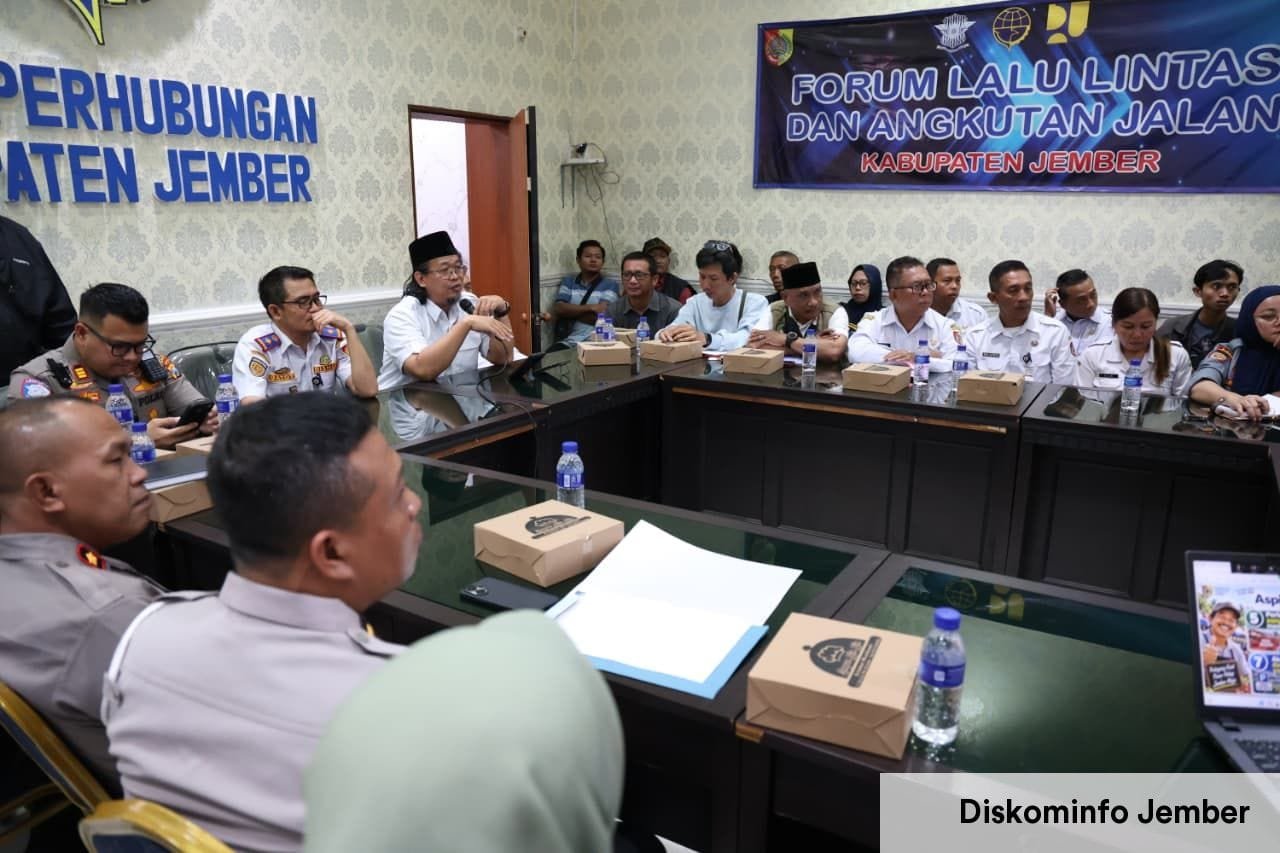 Pemerintah Kabupaten (Pemkab) Jember mematangkan tata kelola Pasar Tanjung, dengan penataan Rekayasa Lalu lintas dan jam operasional baru.