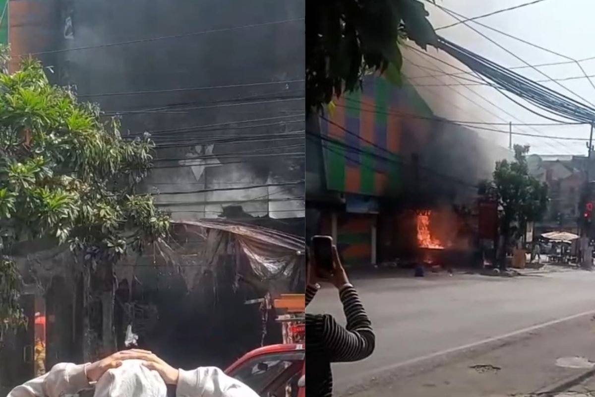 Kebakaran melanda sebuah toko Madura atau warung kelontong di kawasan Perempatan Galunggung, Jalan Raya Tidar Kota Malang