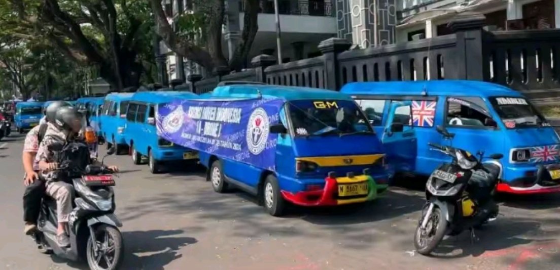 Pemkot Malang siap memfasilitasi pertemuan sopir angkot dan Dishub Jatim untuk membahas Trans Jatim Koridor 1