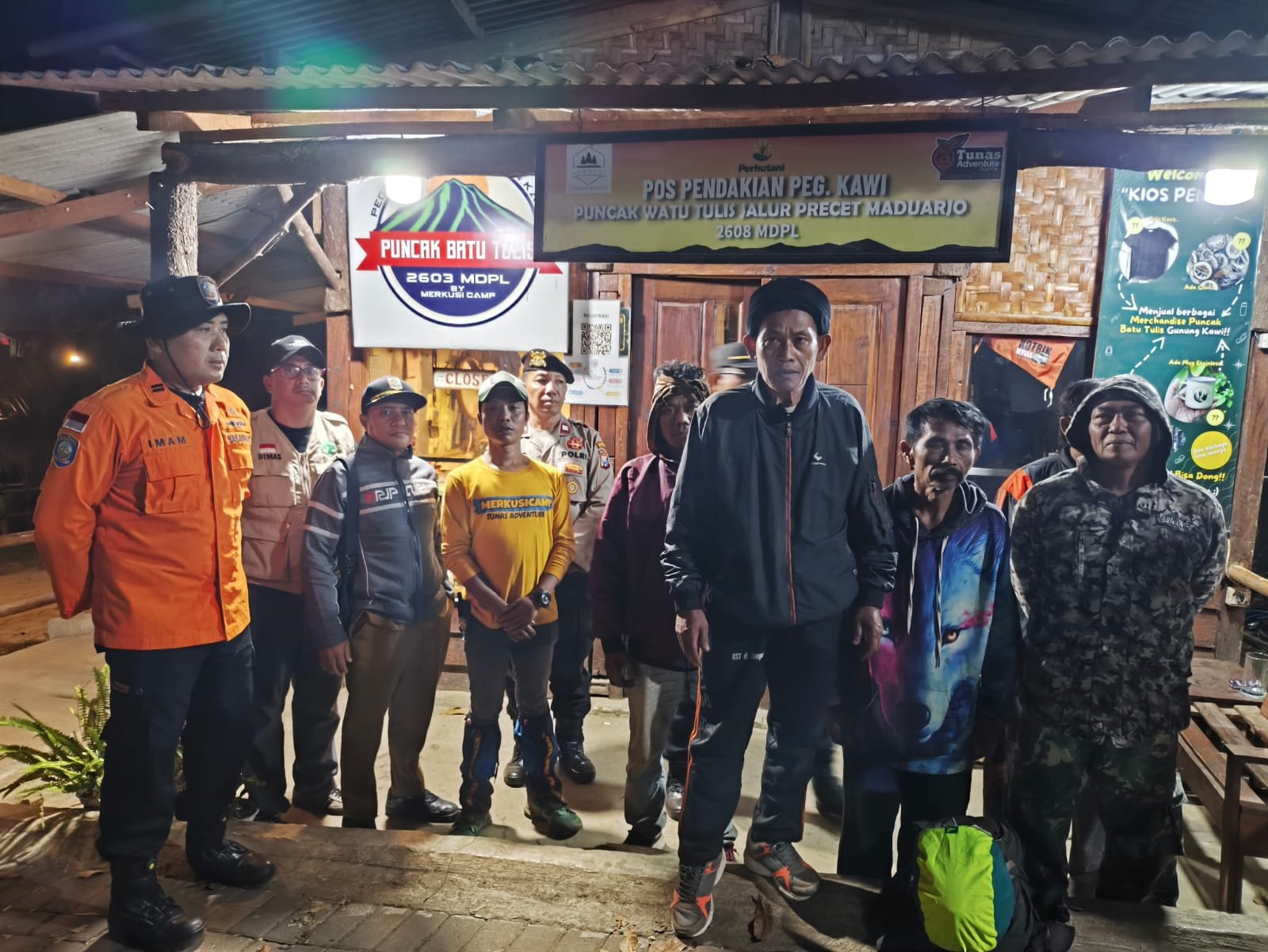 Jalur ditutup, sembilan pendaki nekat menerobos kawasan Puncak Batu Tulis di, Kecamatan Wagir, Kabupaten Malang berakhir terjebak
