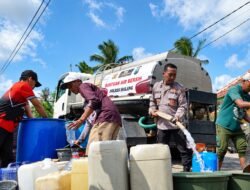 Sasar Sumbermanjing Wetan dan Kalipare, olres Malang Gelontorkan 35 Ribu Liter Air Bersih ke Warga Terdampak