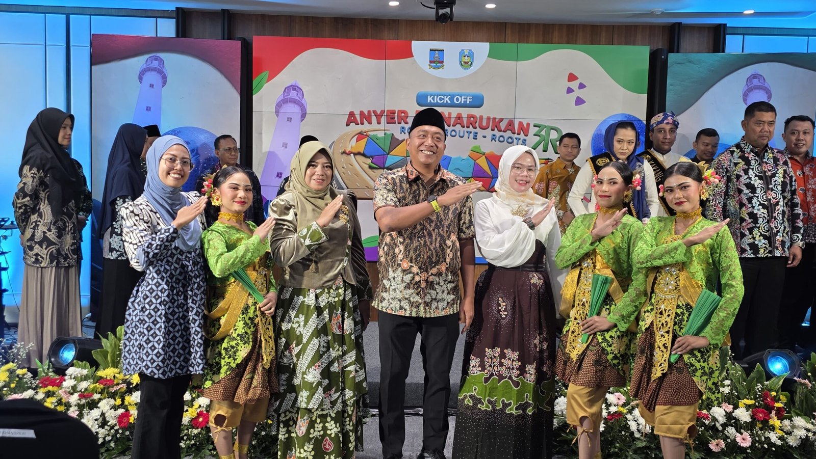 Pemerintah Kabupaten (Pemkab) Situbondo bersama Pemkab Serang, Banten, resmi meluncurkan program Anyer–Panarukan 3R (Road, Route, Roots).