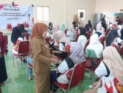 Wabup Malang Serahkan BLT DBHCHT di Gondanglegi, Pastikan Dana Dirasakan Pekerja