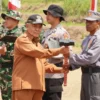 Serahkan Alat Kerja ke Satgas TMMD ke-130 Kodim 0818, Bupati Malang Buka Pengabdian Desa