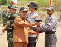 Serahkan Alat Kerja ke Satgas TMMD ke-130 Kodim 0818, Bupati Malang Buka Pengabdian Desa