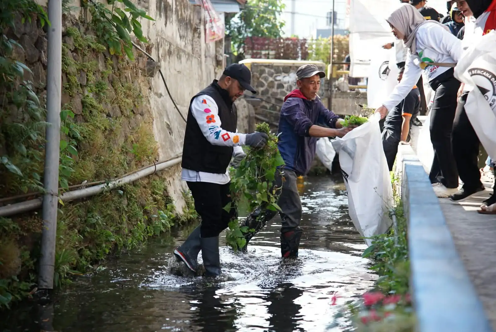 Gelar Aksi Lingkungan! DPC Gerindra Kota Batu Bersihkan Kali Kebo dan Drainase Sisir Jelang Musim Hujan