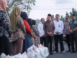 Pemkab Jember dan Bulog Luncurkan Sistem Penyaluran Bansos Pangan Door to Door