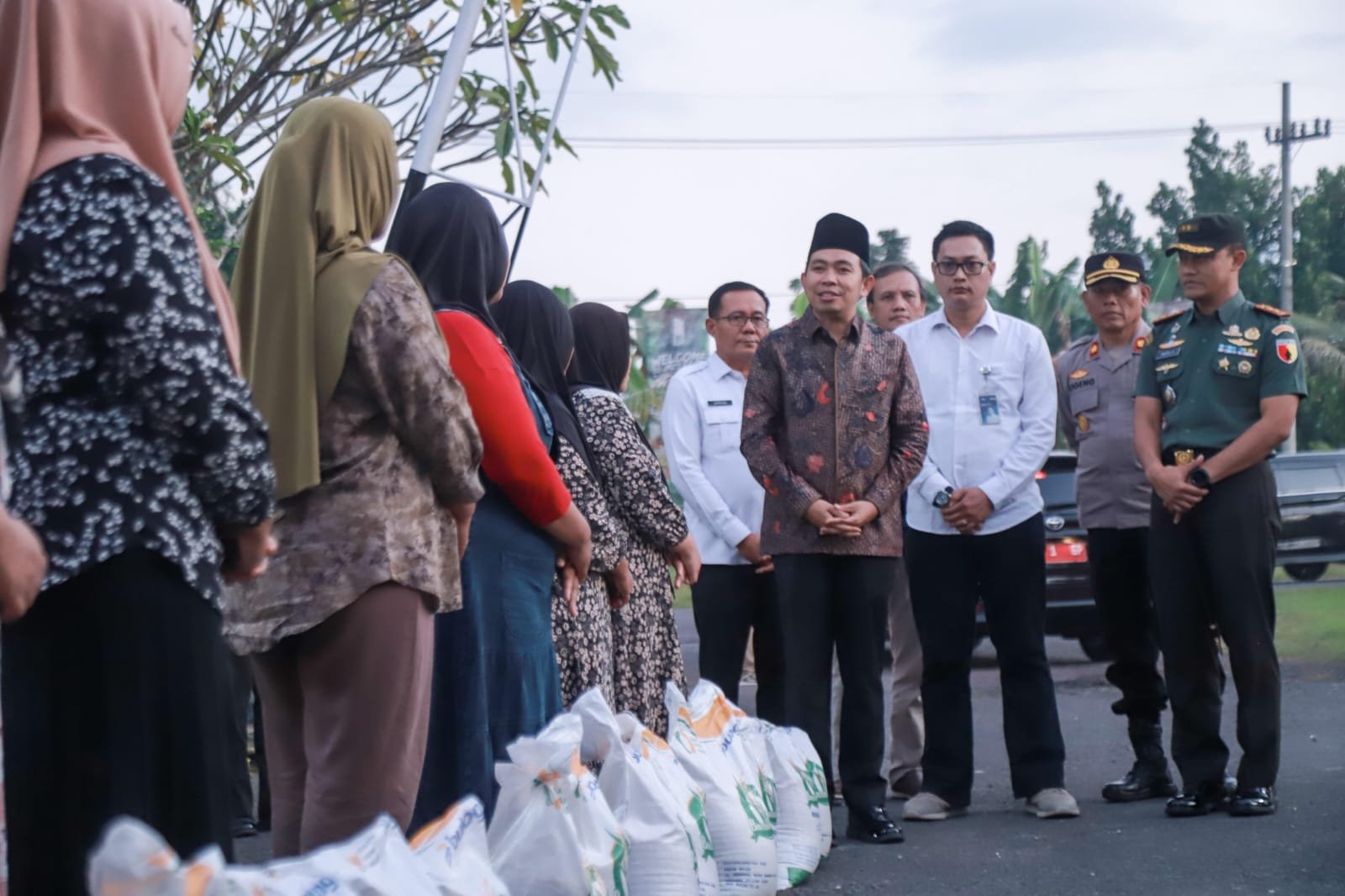 Tak Perlu Antre di Balai Desa, Pemerintah Kabupaten Jember dan Bulog Antar Bansos Beras Langsung ke Rumah KPM