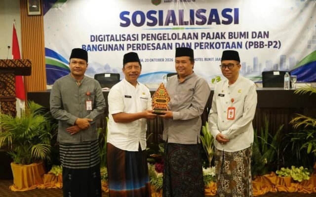 Sekda Trenggalek ST Triadi Atmono saat membuka sosialisasi digitalisasi pengelolaan Pajak Bumi dan Bangunan Perdesaan dan Perkotaan (PBB-P2)