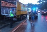 Kecelakaan lalu lintas maut yang melibatkan sepeda motor dan truk terjadi di Jalan Raya Desa Pakisaji, Kecamatan Pakisaji (25/10/2026)