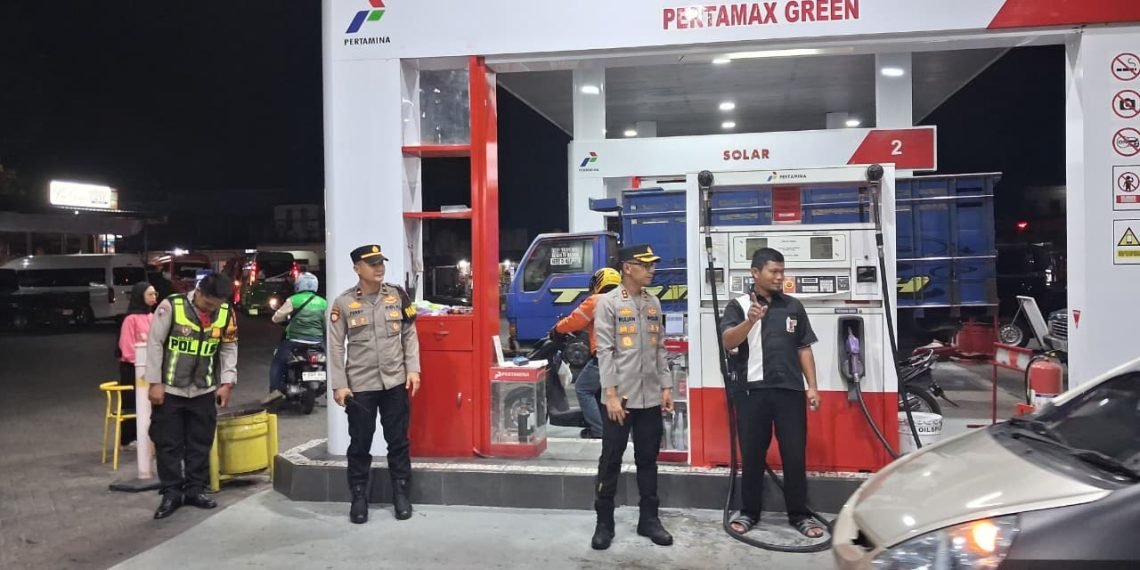 Polres Malang memperketat pemantauan stok dan rantai distribusi BBM di sejumlah SPBU yang tersebar di wilayah Kabupaten Malang